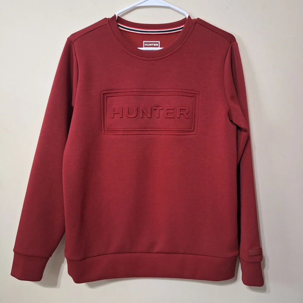 ​Hunter Women’s Embossed Logo Sweatshirt in Burgundy Red S/P - Picture 2 of 9